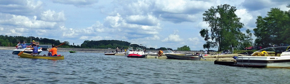 People in several different boats on Conestogo Lake
