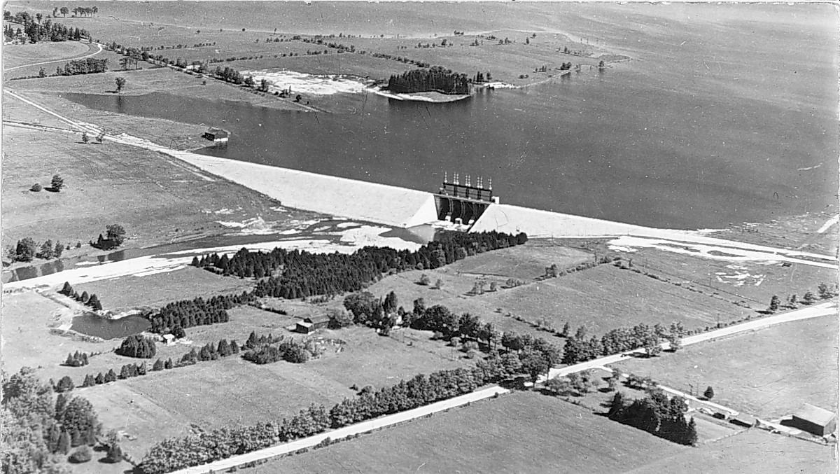 Aerial view of area around Shand Dam in 1947
