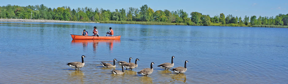 Family in canoe on Laurel Reservoir, Laurel Creek Park